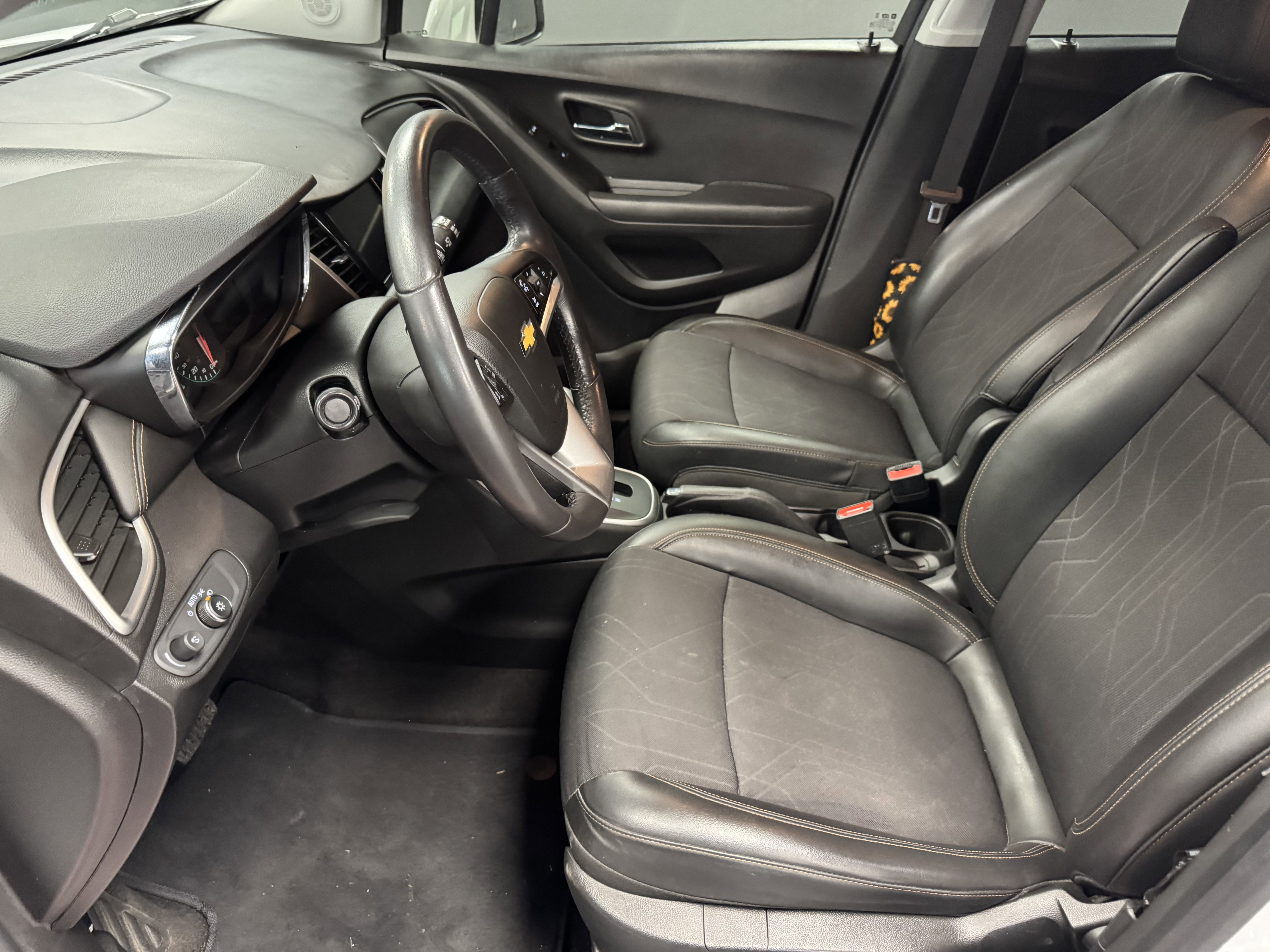 Used 2020 Chevrolet Trax LT w/ Driver Confidence Package FWD image 9