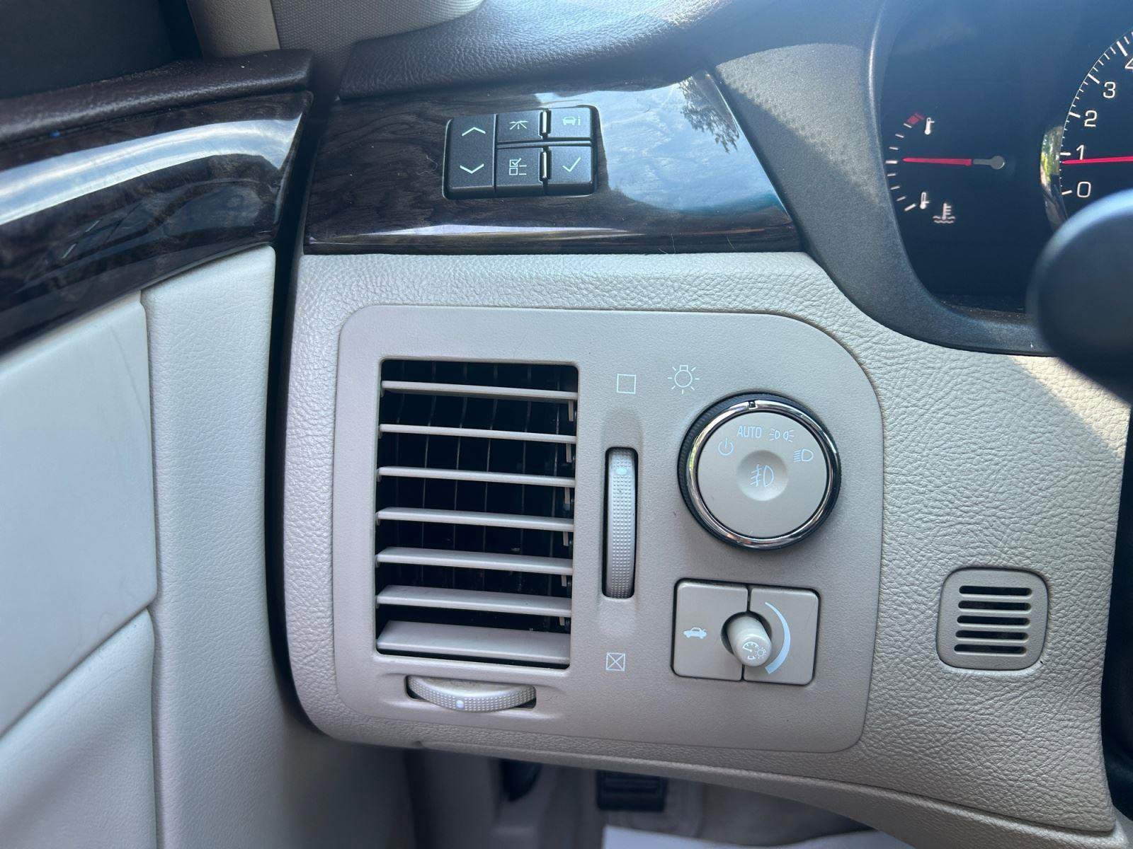 Used 2010 Cadillac DTS FWD image 19