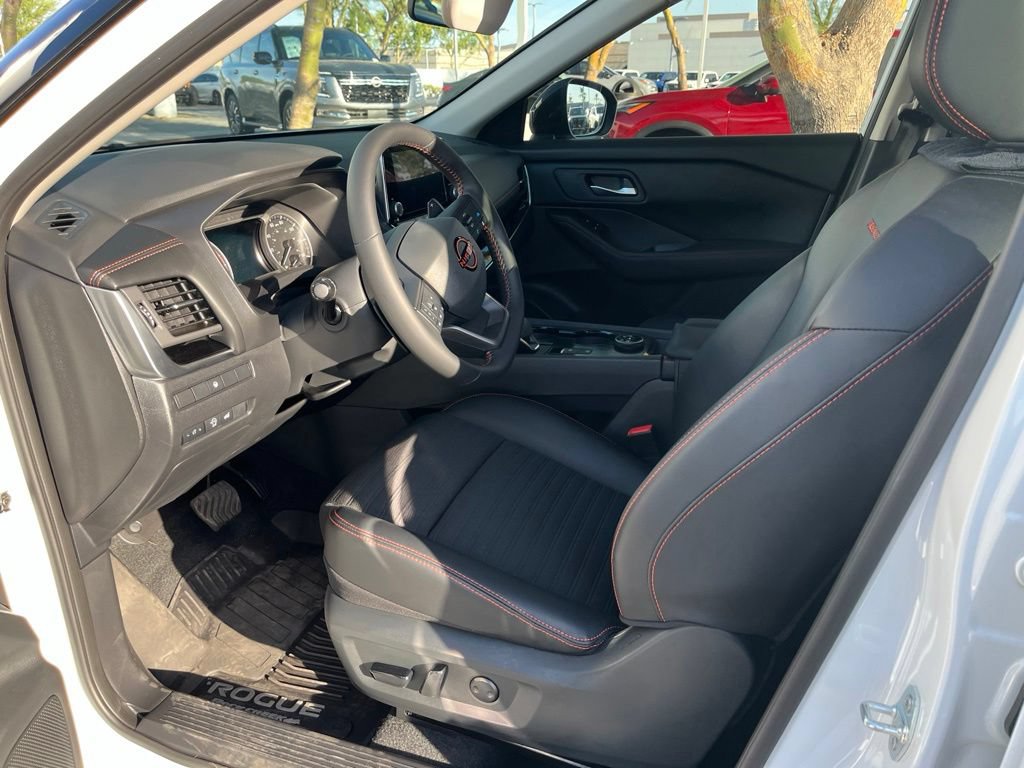Certified 2026 Nissan Rogue SV AWD/4WD image 7