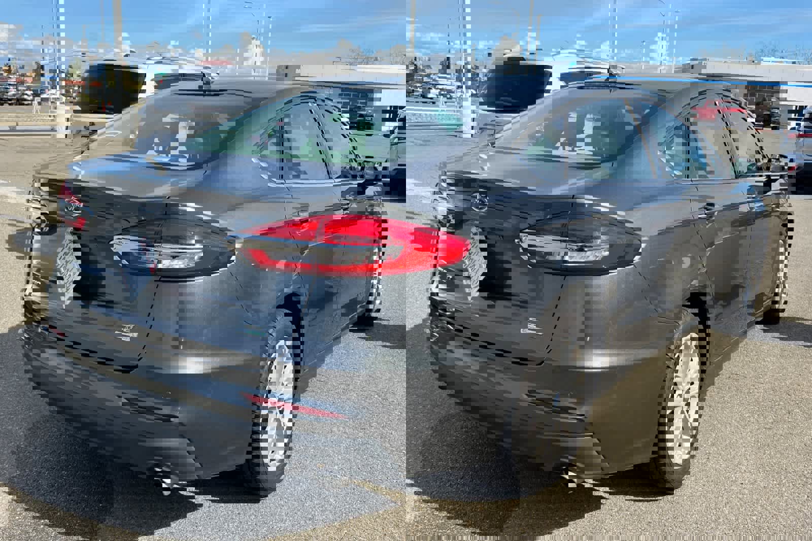 Used 2019 Ford Fusion SE image 2