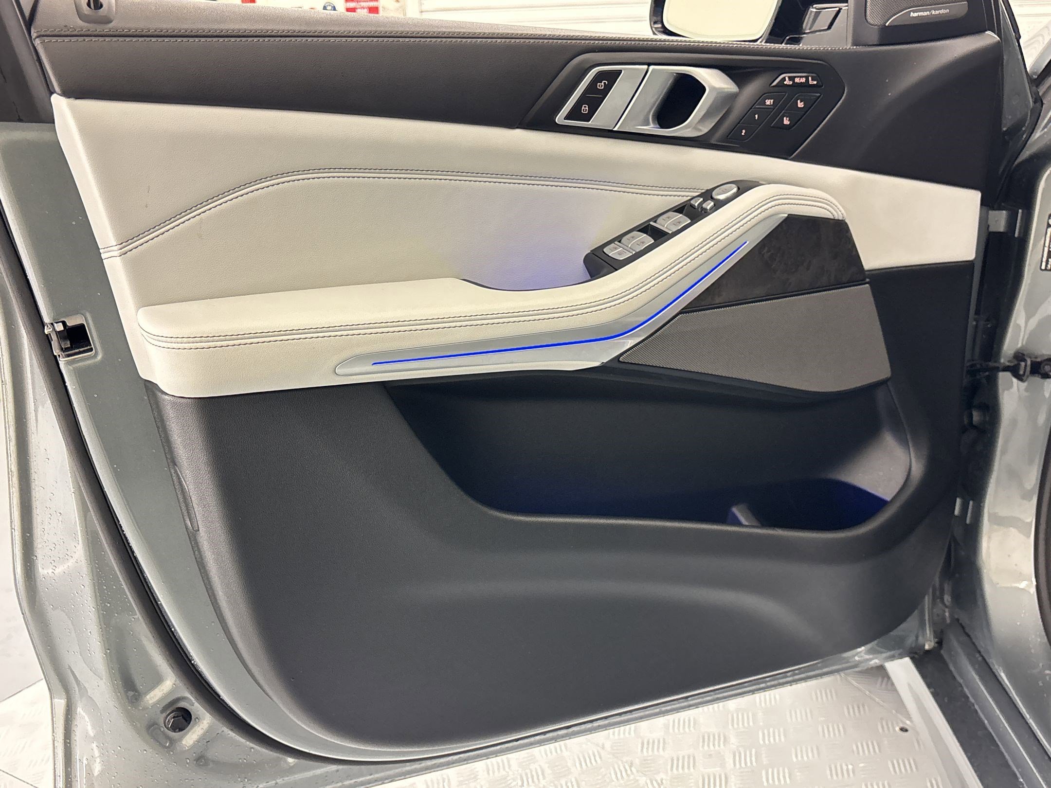 Certified 2024 BMW X7 xDrive40i w/ Executive Package AWD/4WD image 11