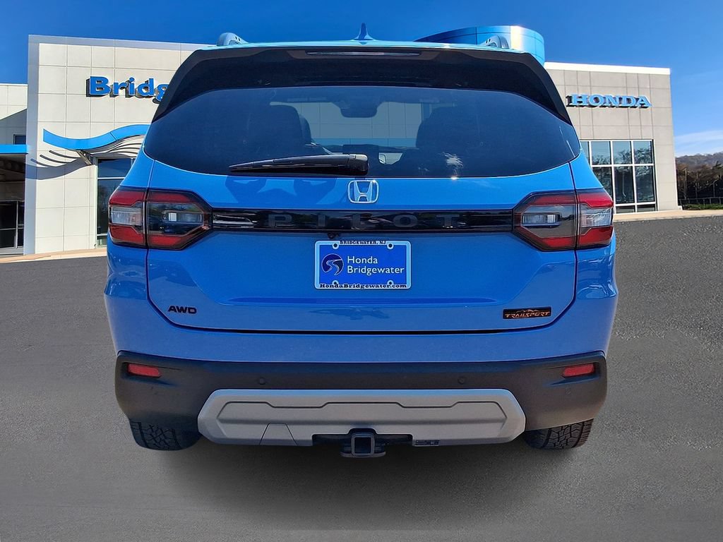 Used 2025 Honda Pilot TrailSport image 5