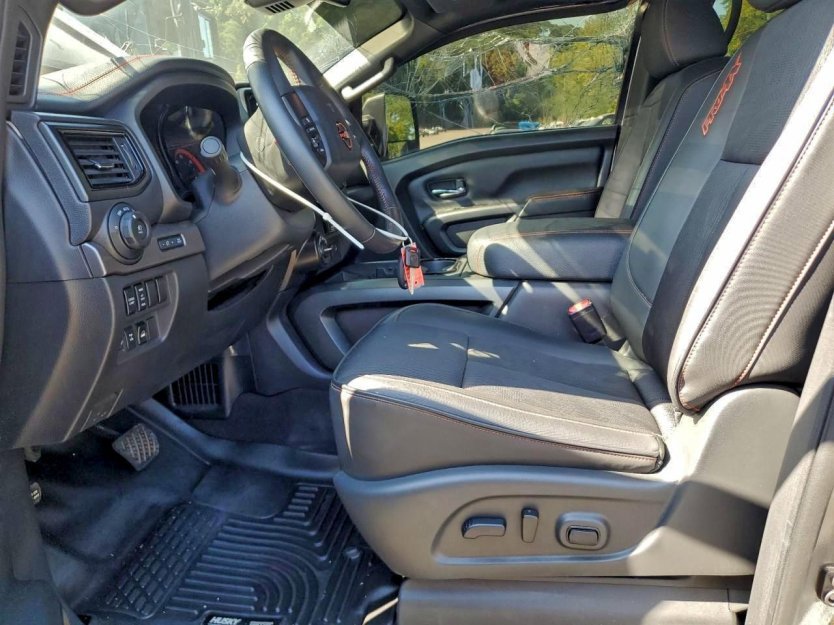 Used 2023 Nissan Titan PRO-4X image 5
