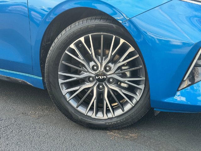 Used 2022 Kia Forte GT-Line w/ GT-Line Premium Package FWD image 2