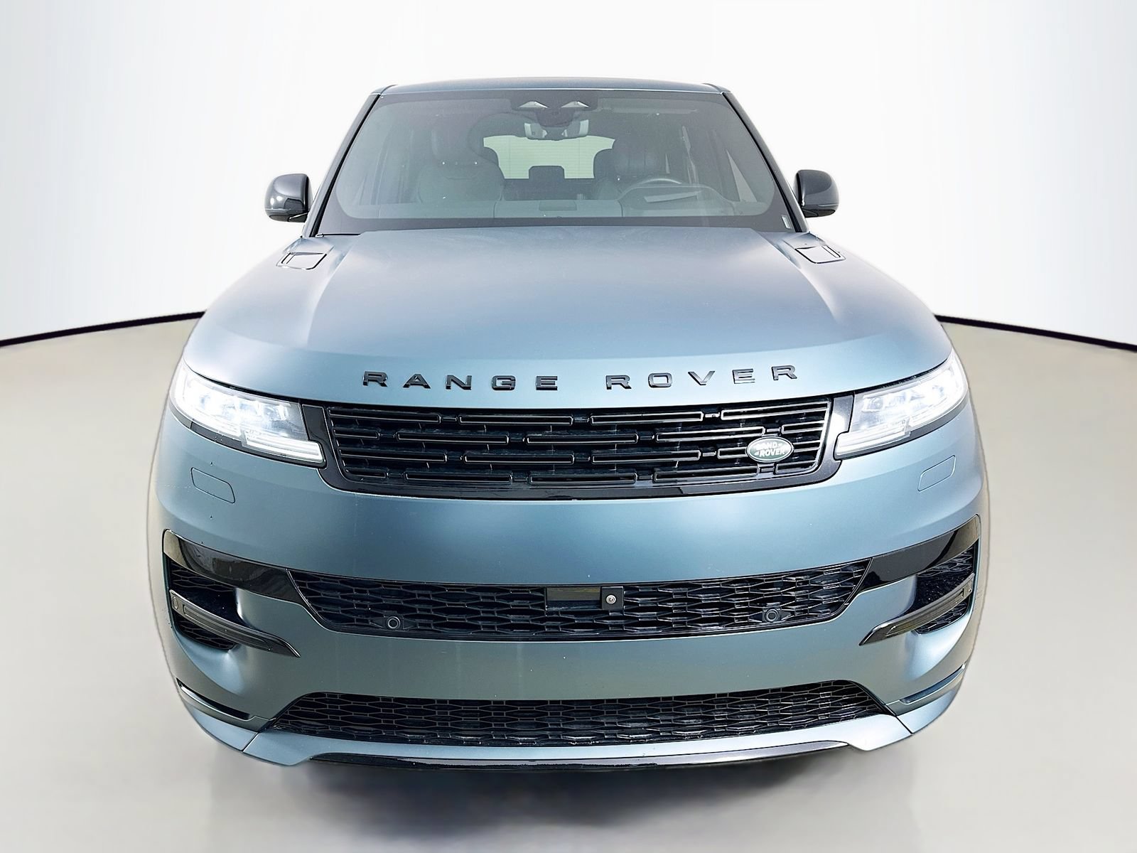 Used 2024 Land Rover Range Rover Sport Dynamic SE AWD/4WD image 2