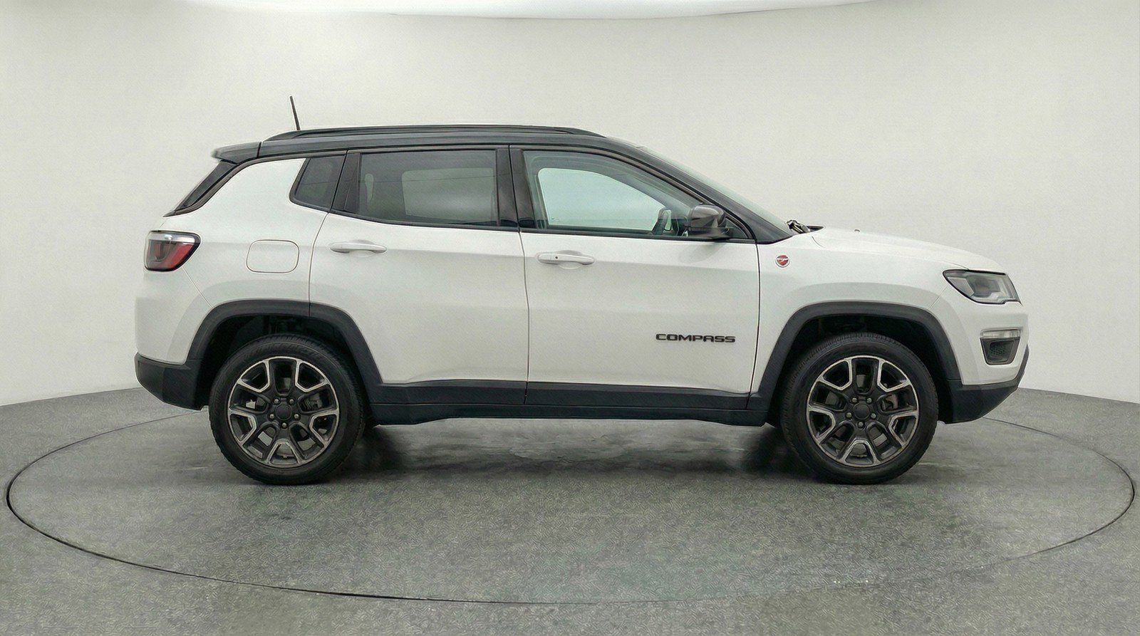 Used 2025 Jeep Compass Trailhawk image 11