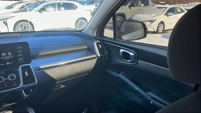 Used 2023 Kia Sorento LX image 19