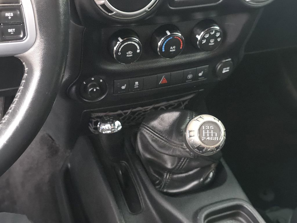 Used 2016 Jeep Wrangler Unlimited Rubicon image 25