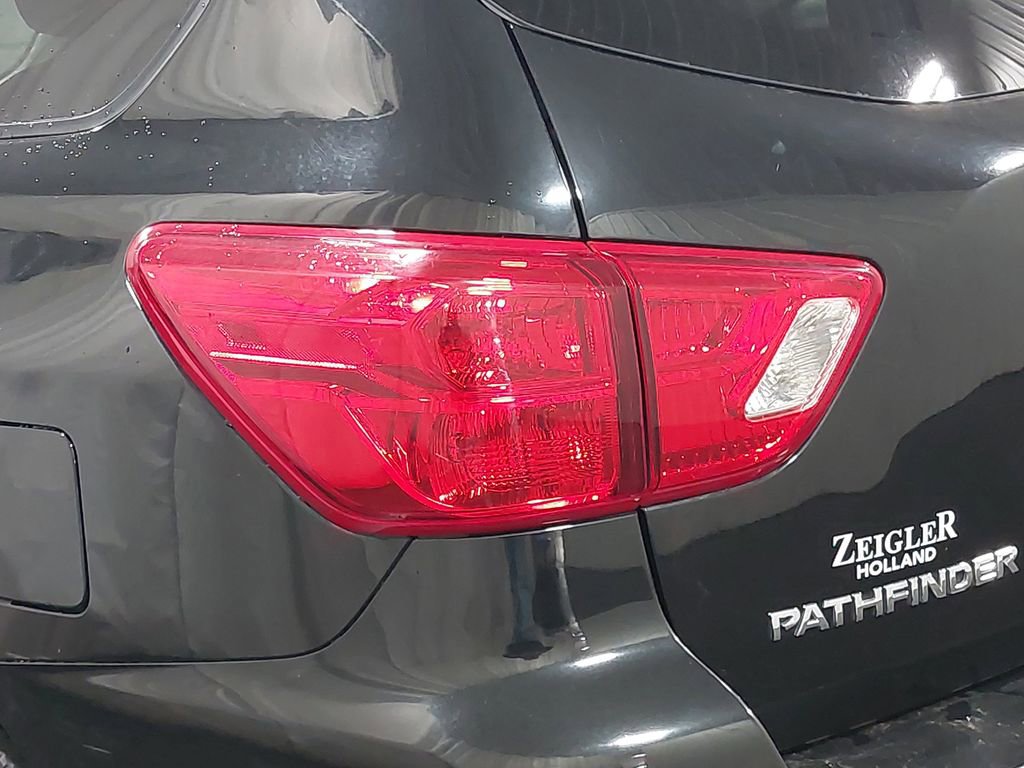 Used 2020 Nissan Pathfinder SV image 35