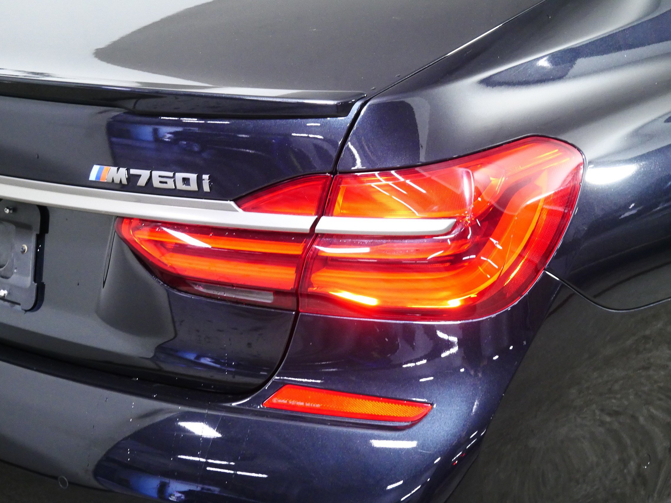 Used 2019 BMW M760i xDrive w/ Luxury Rear Seating Package AWD/4WD image 17