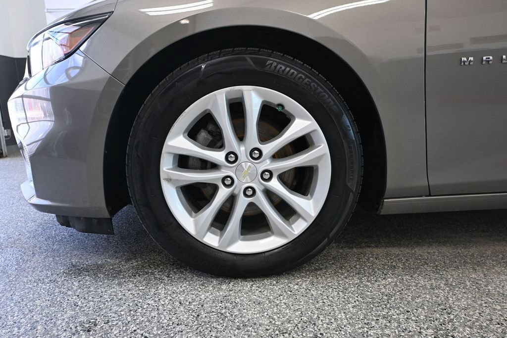 Used 2017 Chevrolet Malibu LT FWD image 14