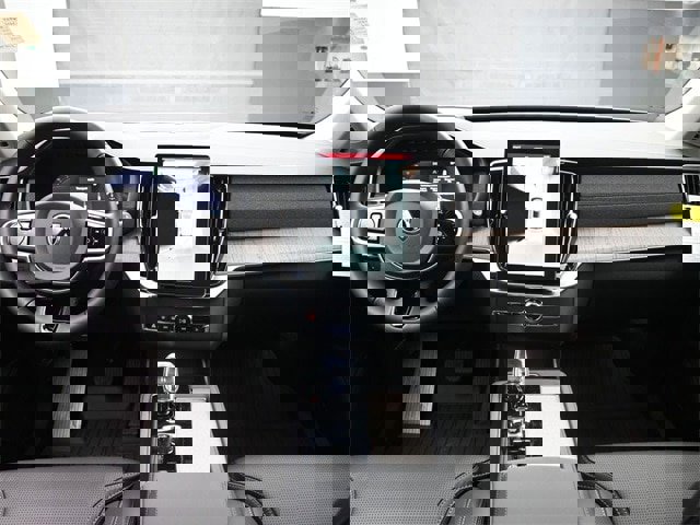 New 2025 Volvo XC90 T8 Ultra w/ Protection Package Premier image 9