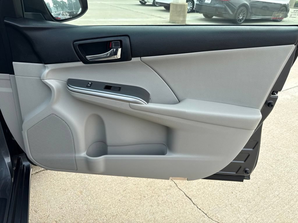 Used 2012 Toyota Camry XLE w/ Leather Pkg FWD image 22