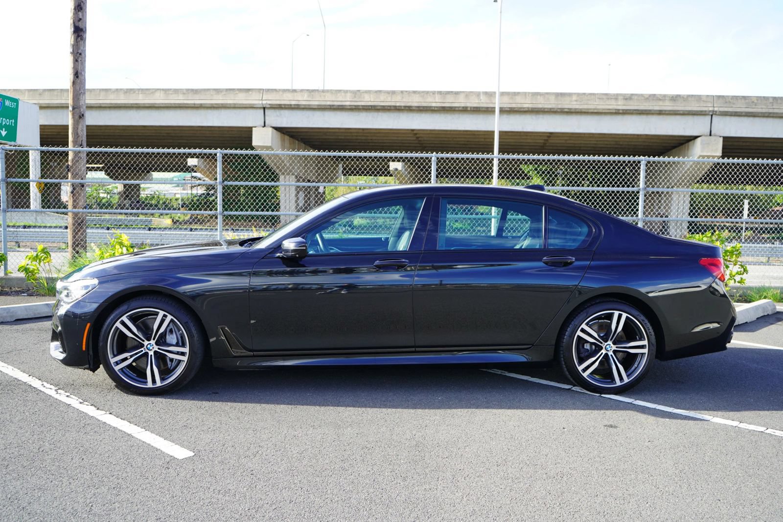 Used 2018 BMW 750i RWD image 2