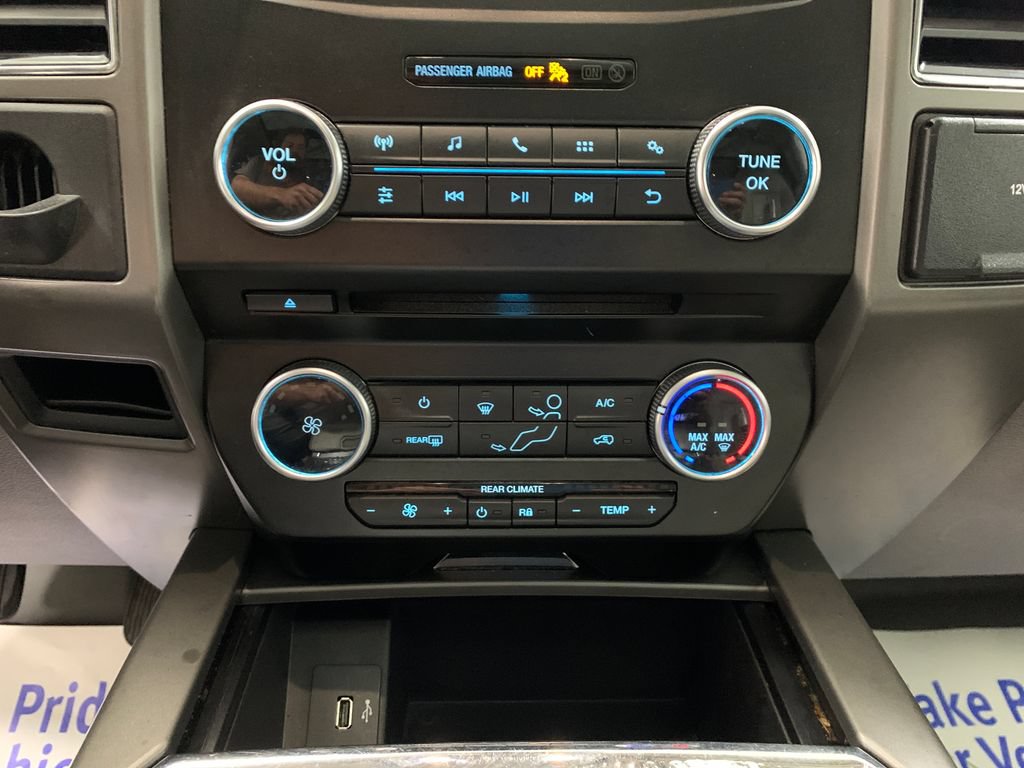 Used 2018 Ford Expedition XLT w/ Equipment Group 201A AWD/4WD image 29