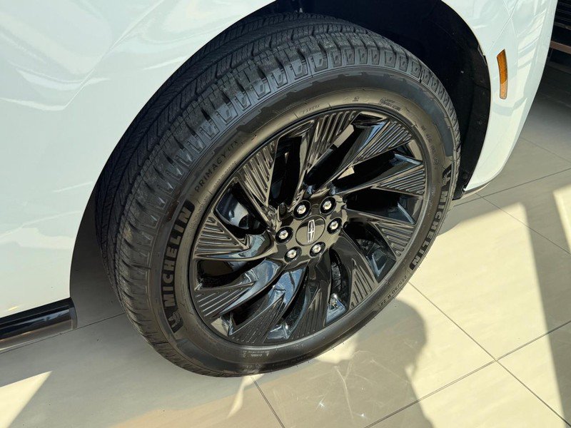 New 2025 Lincoln Navigator L Reserve w/ Jet Appearance Package AWD/4WD image 4