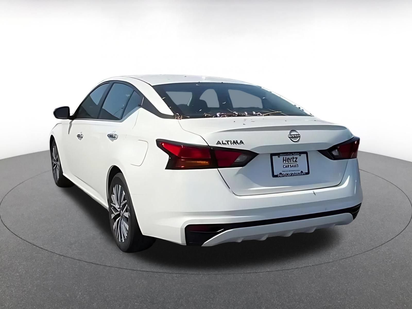 Used 2025 Nissan Altima 2.5 SV FWD image 12