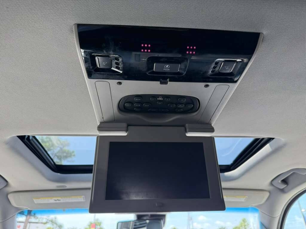 Used 2019 Chevrolet Suburban Premier RWD image 35