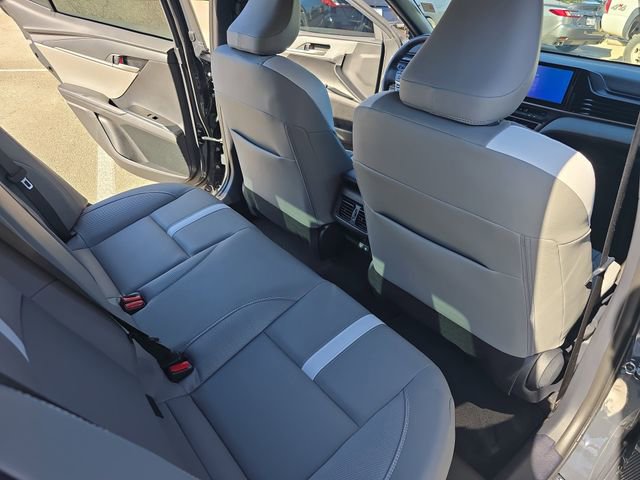 Used 2025 Toyota Camry SE image 11