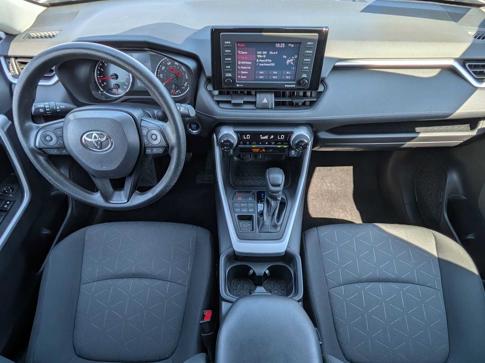 Used 2020 Toyota RAV4 XLE AWD/4WD image 21