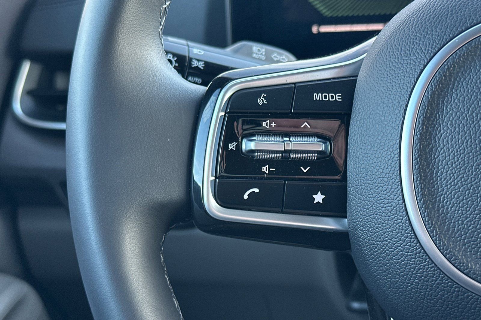 Certified 2026 Kia Carnival EX image 37