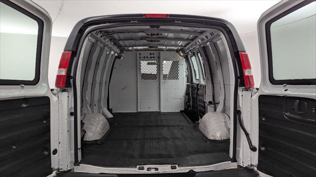 Used 2021 GMC Savana 2500 RWD image 16