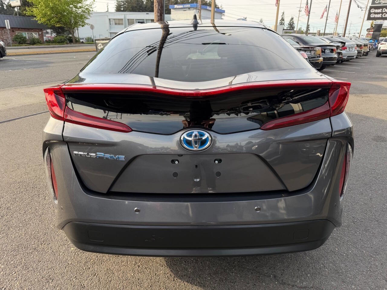 Used 2017 Toyota Prius Prime Advanced FWD image 6