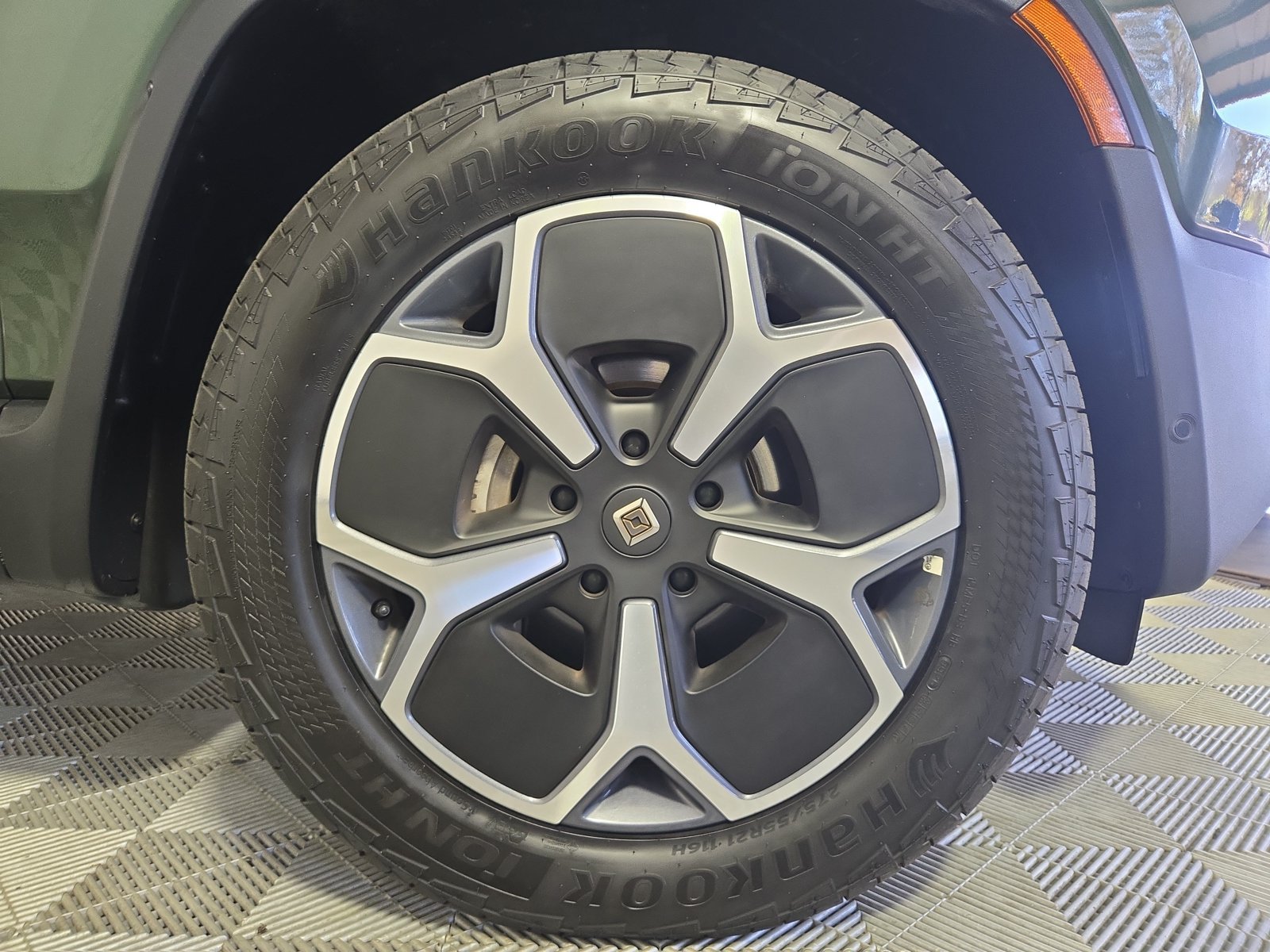Used 2024 Rivian R1T Adventure Dual AWD/4WD image 11