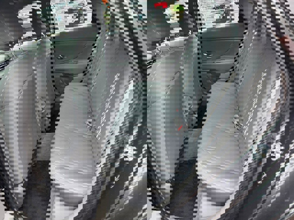 Used 2023 Hyundai Elantra SEL w/ Cargo Package image 9