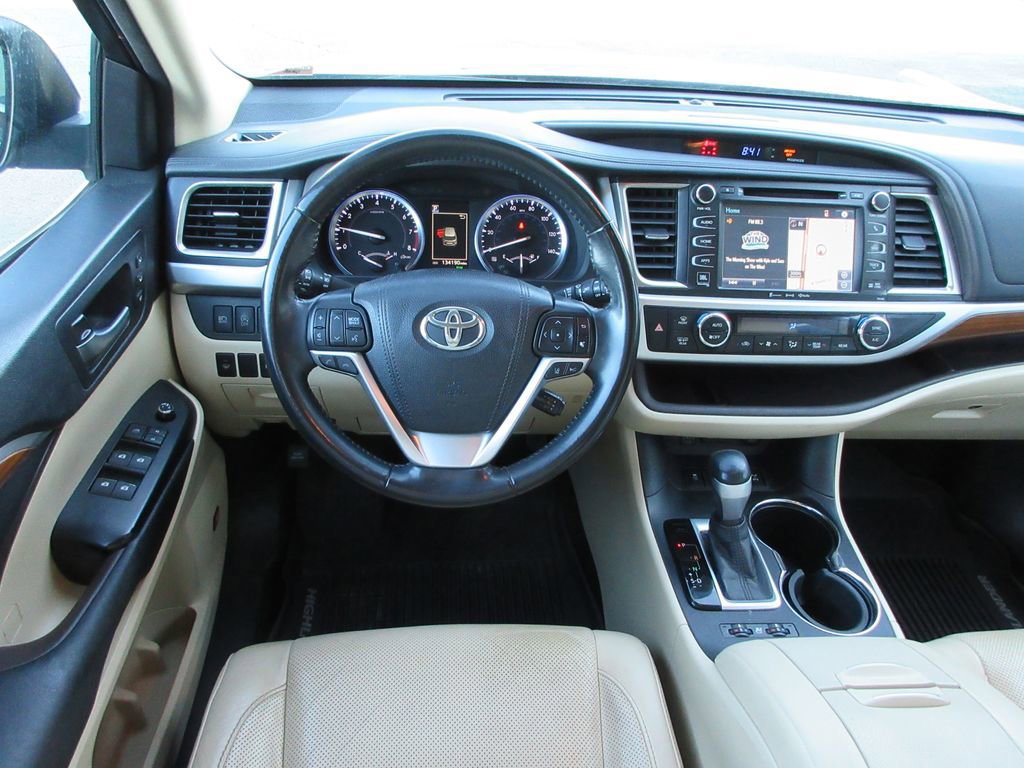 Used 2017 Toyota Highlander Limited image 14