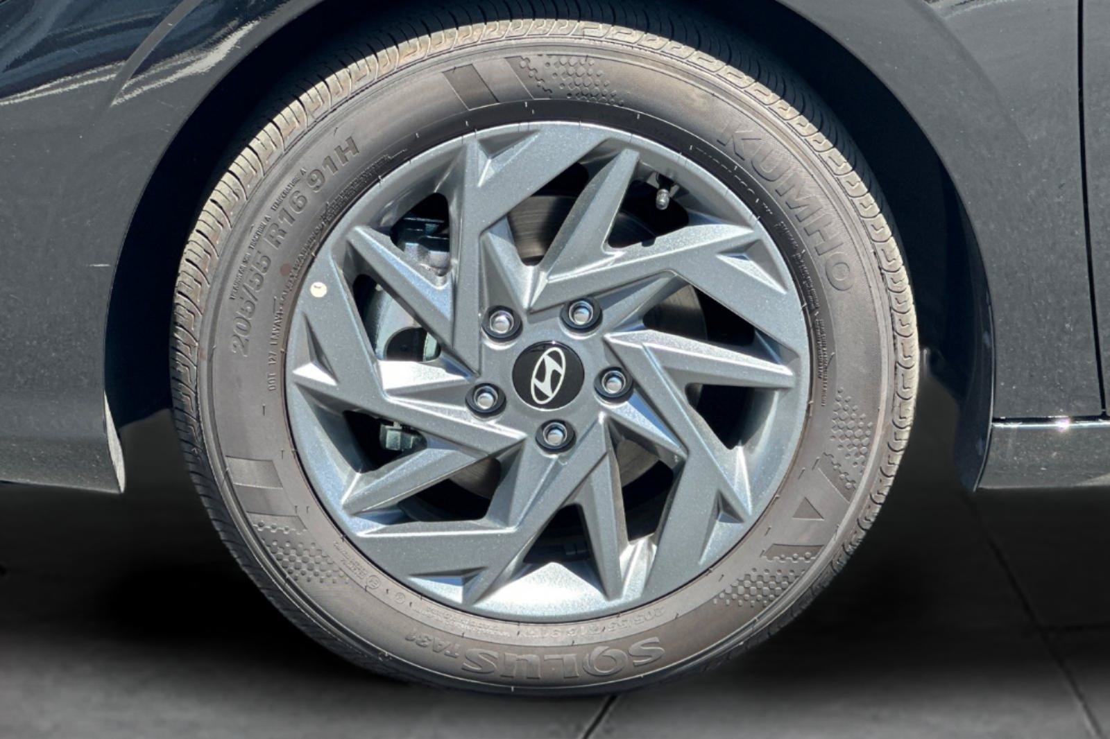 New 2026 Hyundai Elantra Hybrid FWD image 25
