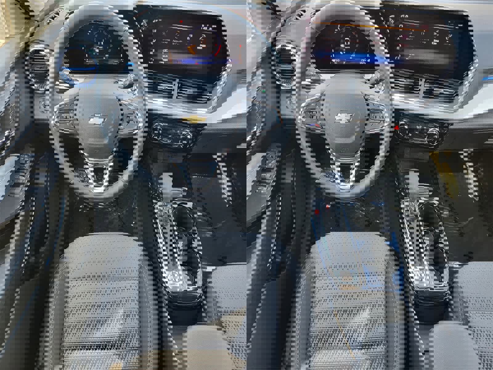 Used 2025 Chevrolet Trax LT w/ LT Convenience Package image 26