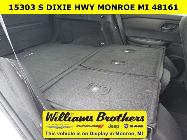 Used 2024 Nissan Rogue S image 28