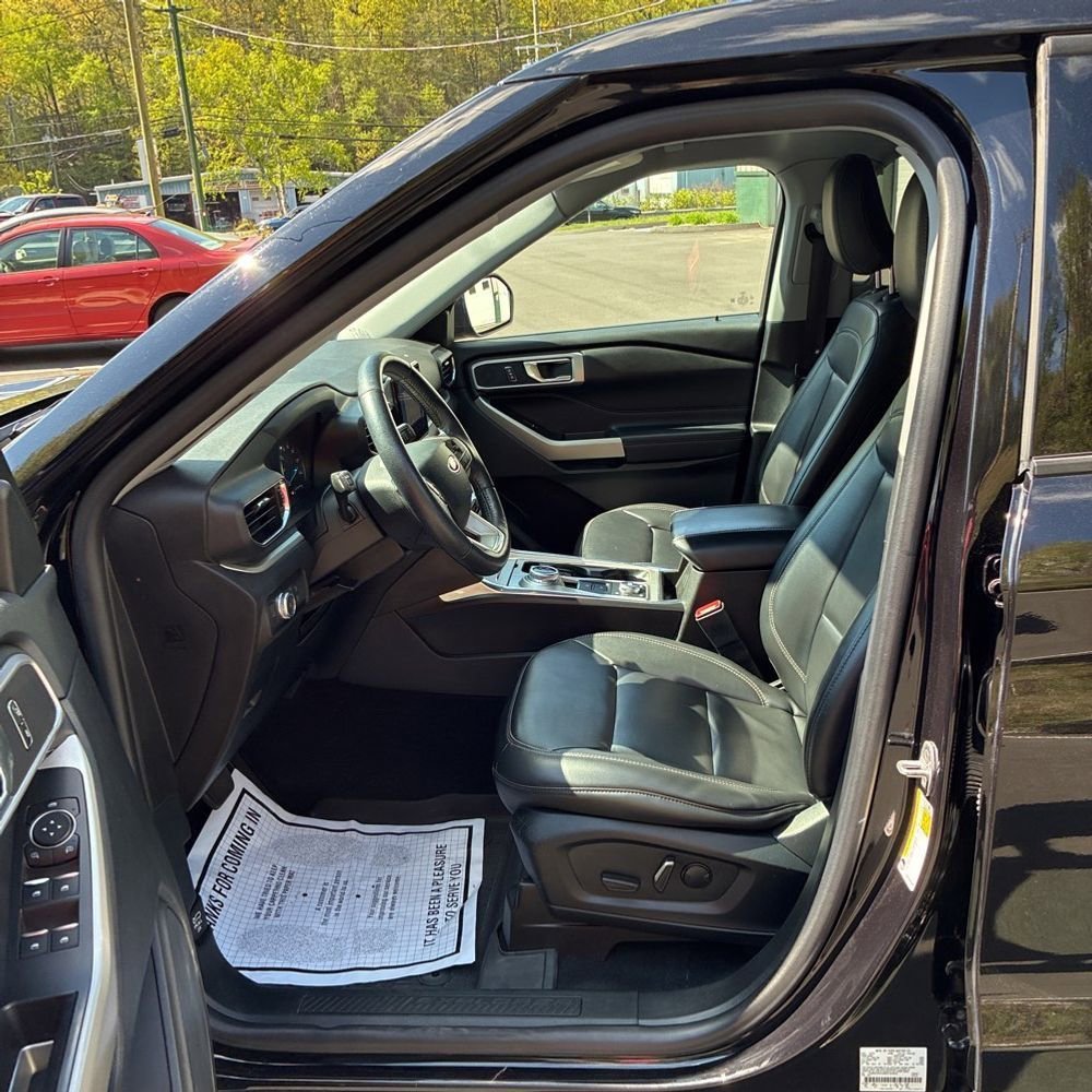 Used 2021 Ford Explorer XLT w/ Equipment Group 202A AWD/4WD image 5