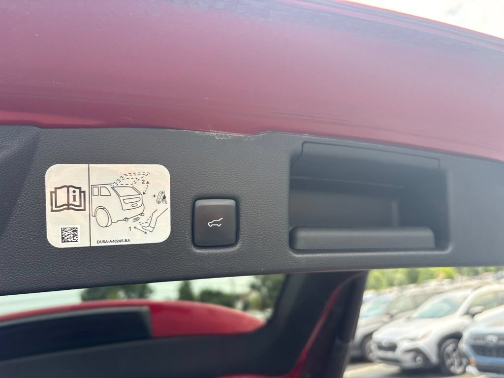 Used 2020 Ford Escape Titanium AWD/4WD image 25