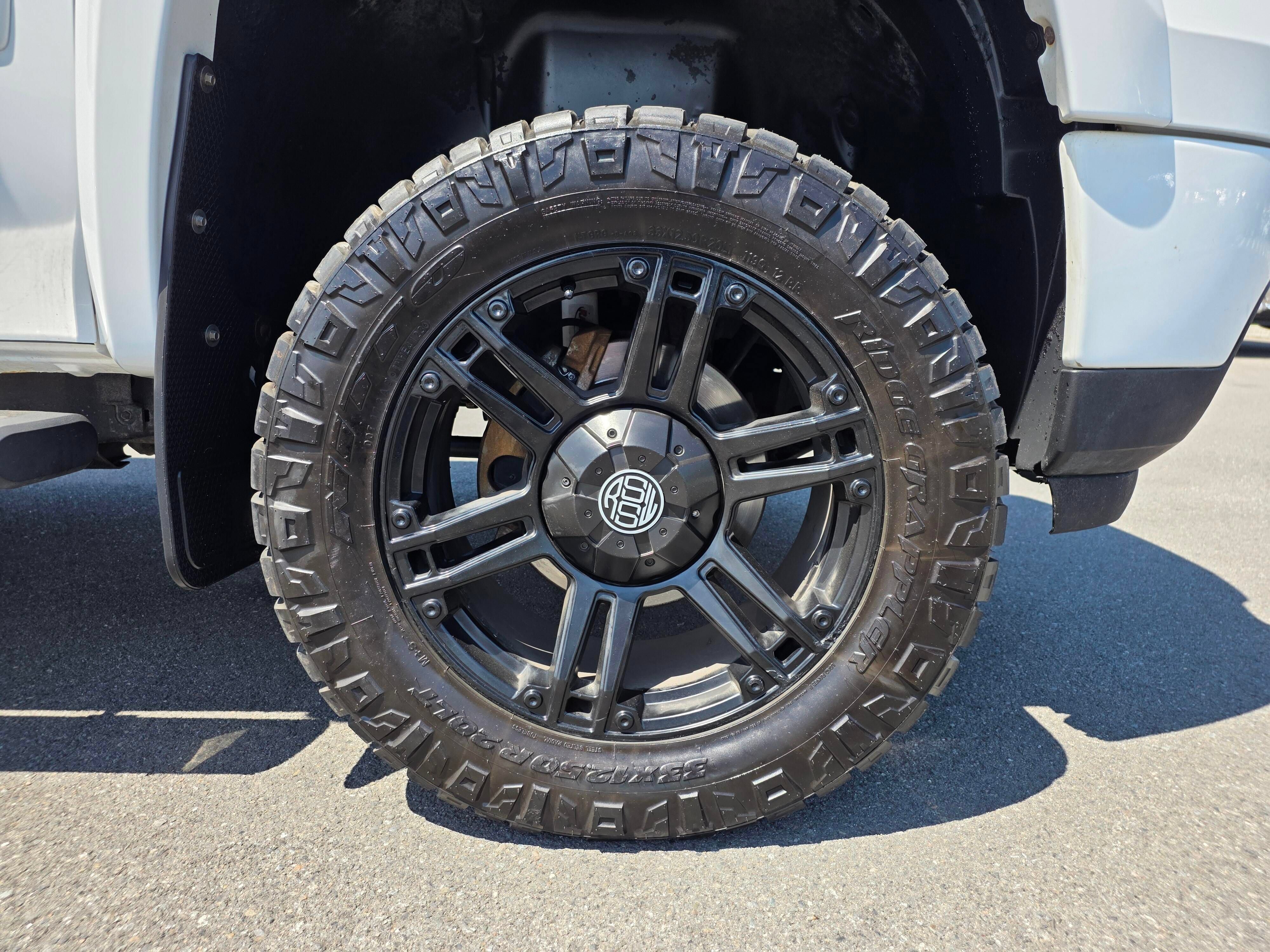 Used 2013 GMC Sierra 2500 Denali w/ Suspension Package, Off-Road AWD/4WD image 9