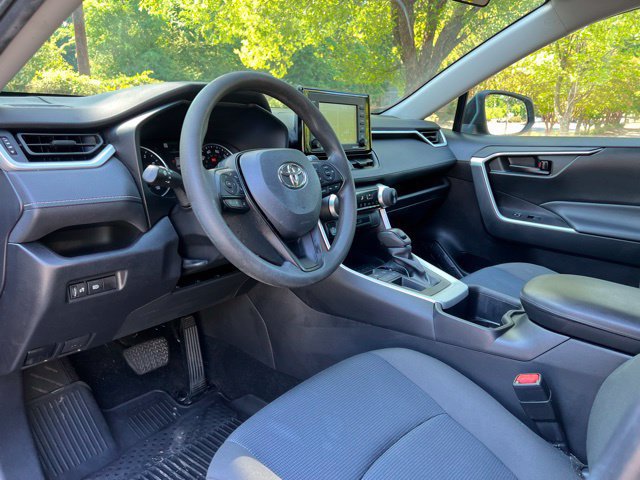Used 2022 Toyota RAV4 LE FWD image 11