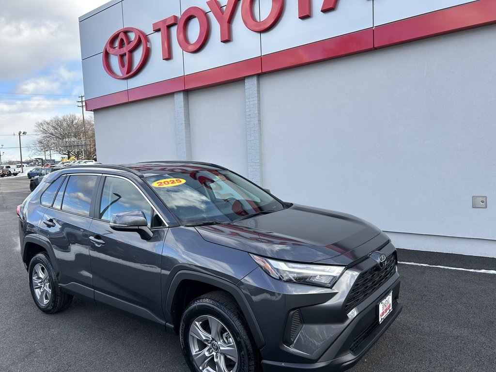 Used 2025 Toyota RAV4 XLE image 1