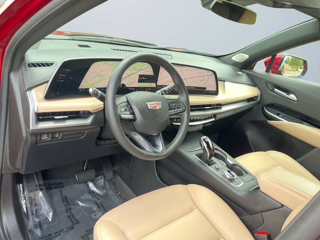 Used 2024 Cadillac XT4 Luxury w/ Cold Weather Package FWD image 11