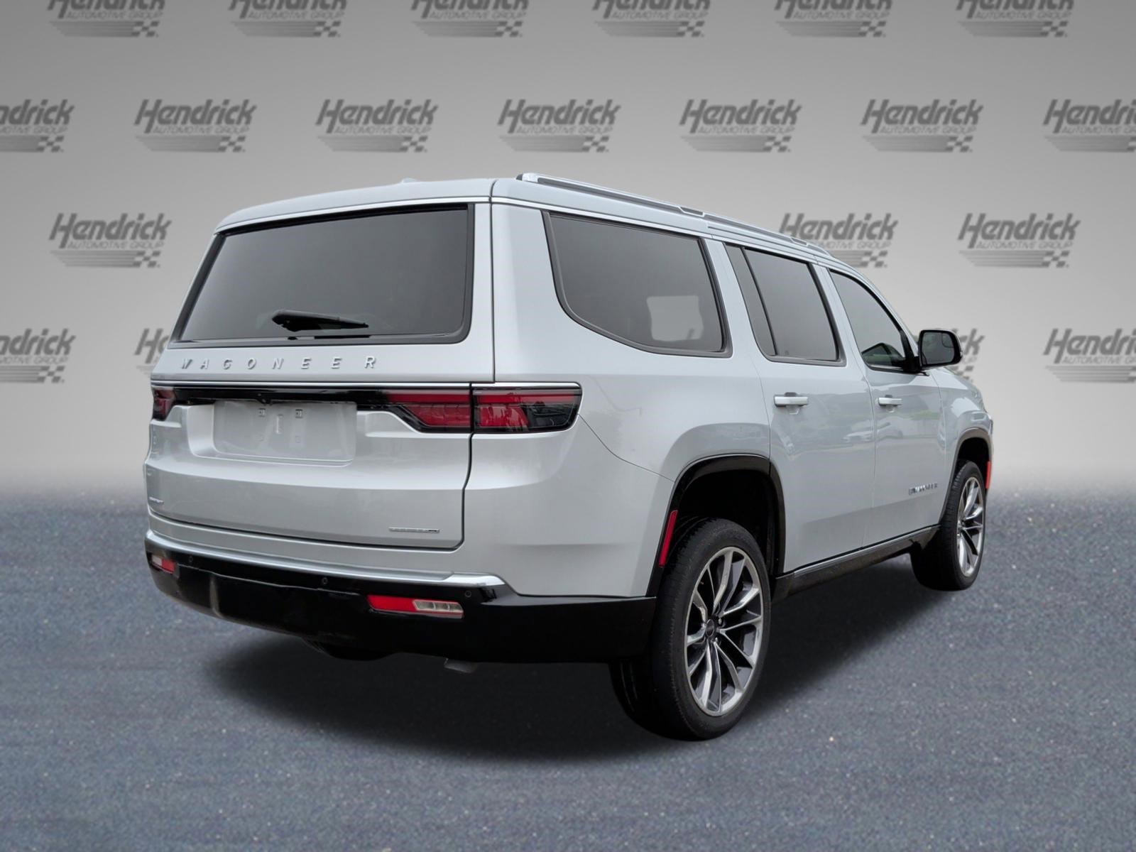 Used 2022 Jeep Wagoneer Series III w/ Premium Group I AWD/4WD image 7