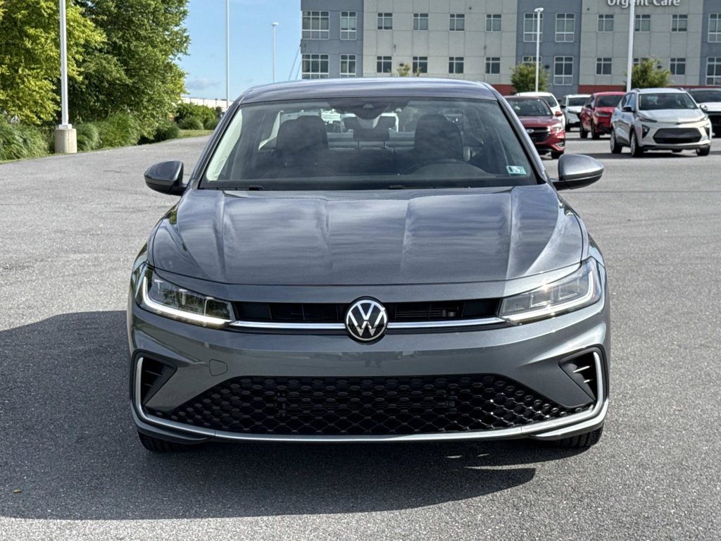 Used 2025 Volkswagen Jetta SE FWD image 29