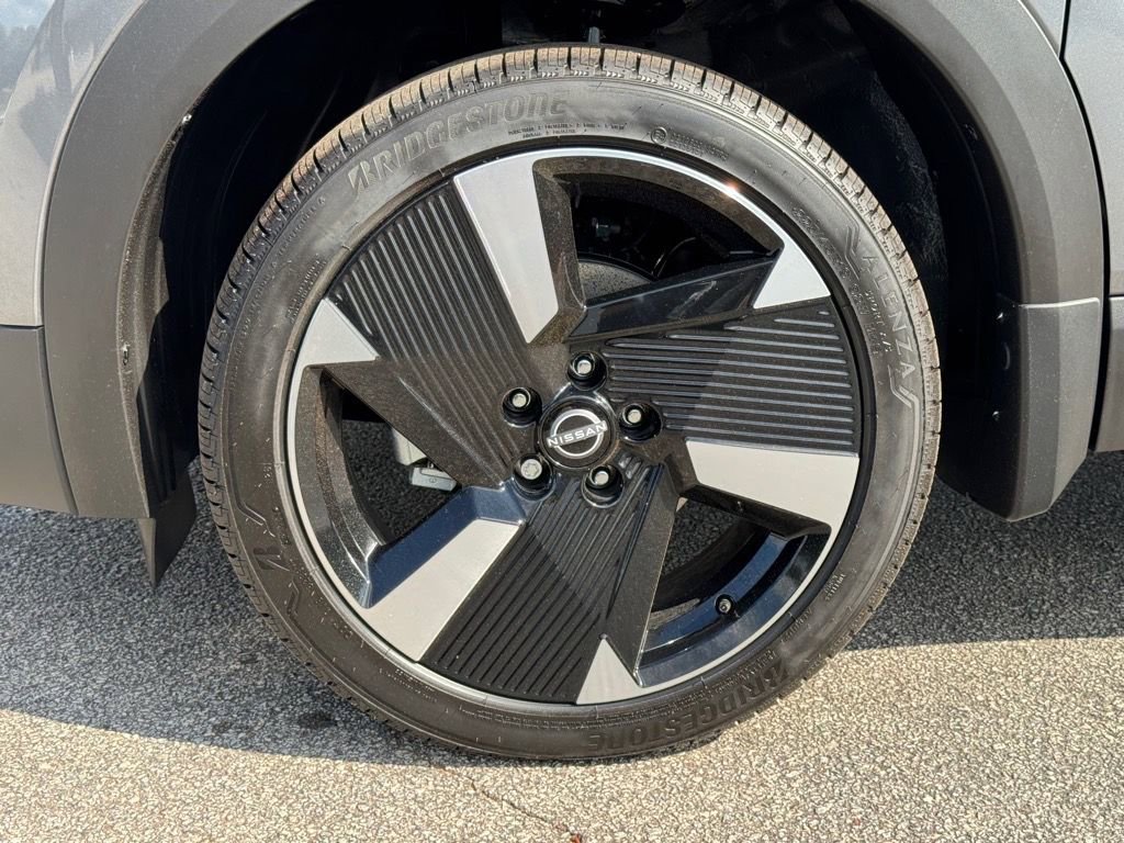 New 2025 Nissan Kicks SR image 9