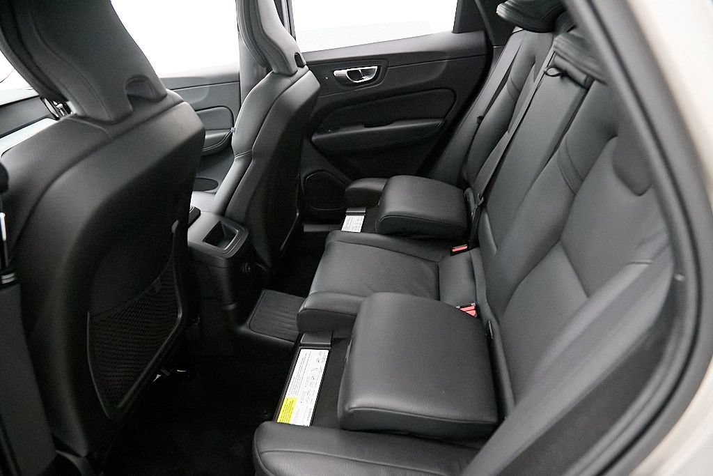 Certified 2025 Volvo XC60 T8 Plus w/ Protection Package Premier AWD/4WD image 20
