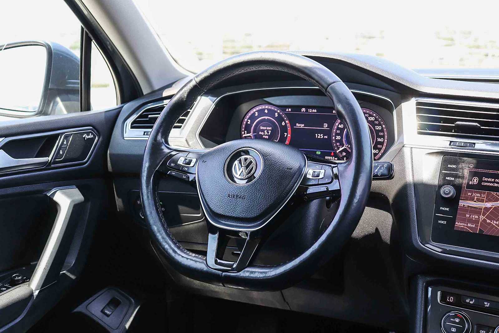 Used 2018 Volkswagen Tiguan SEL Premium FWD image 16