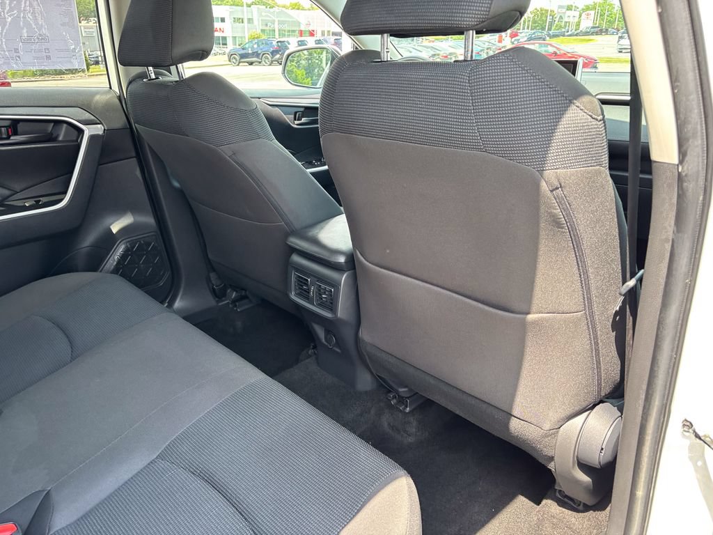 Used 2025 Toyota RAV4 LE AWD/4WD image 37
