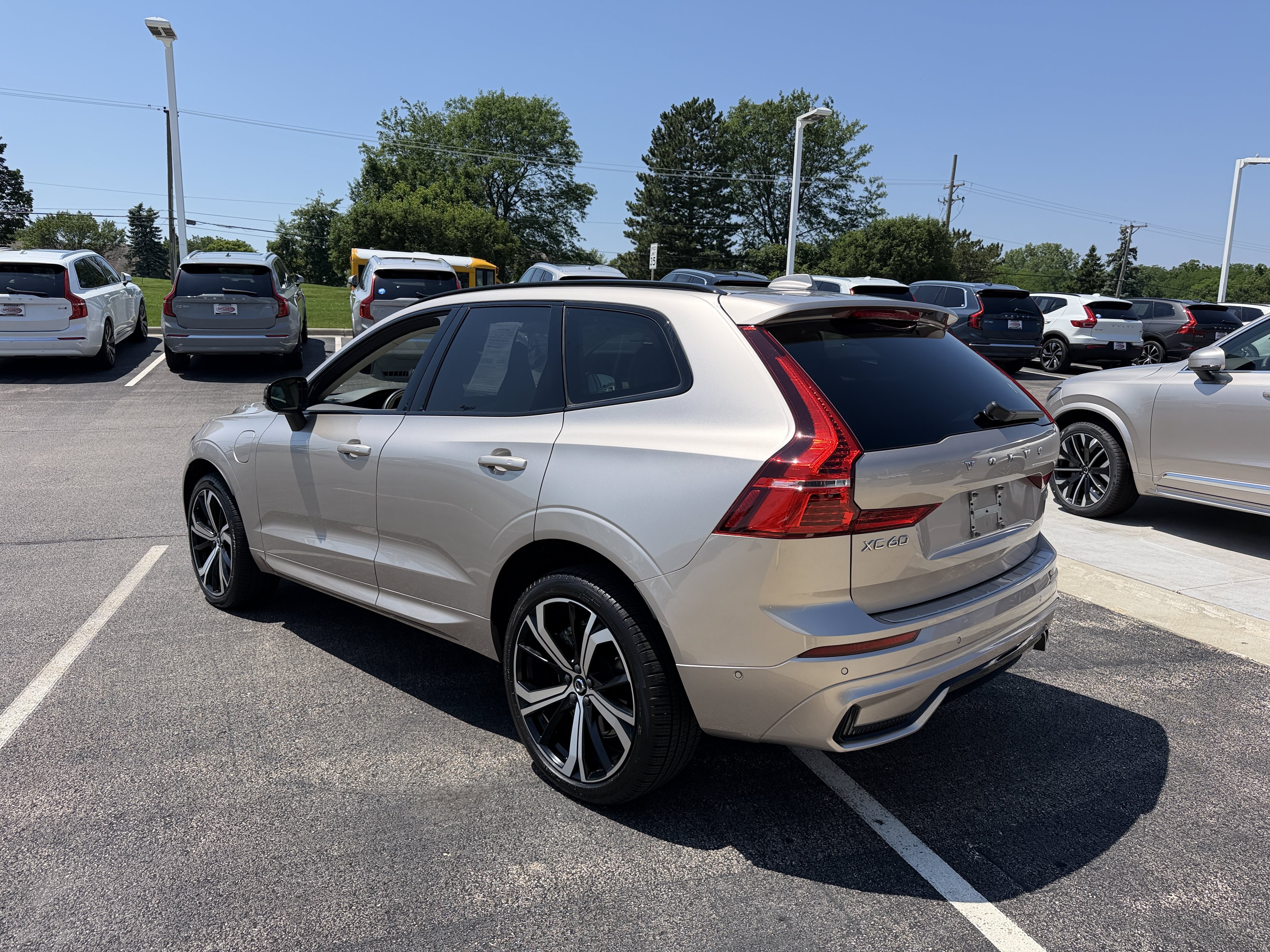 Used 2025 Volvo XC60 T8 Ultra w/ Protection Package Premier AWD/4WD image 5