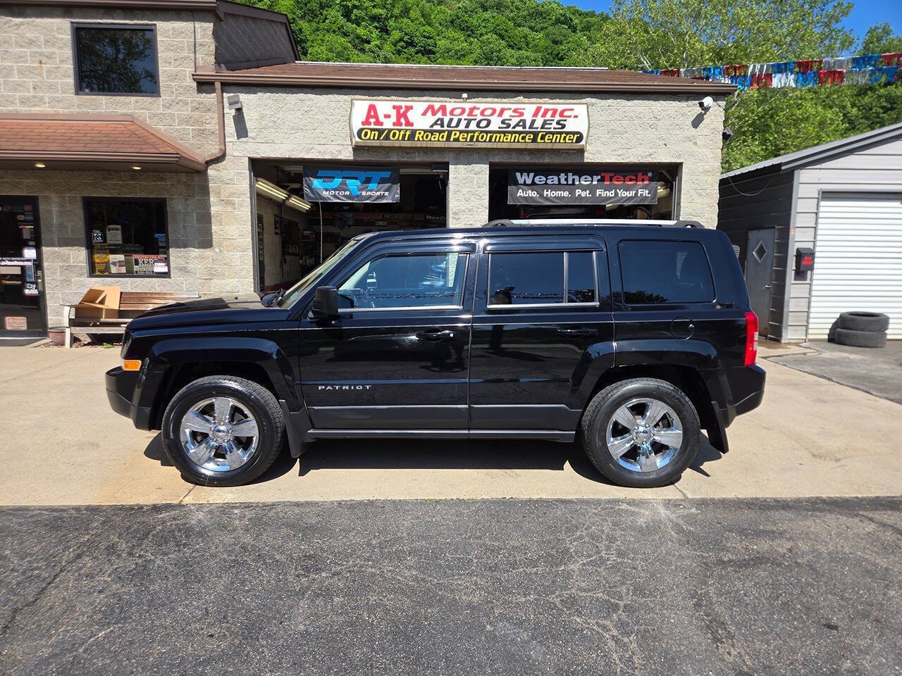 Used 2012 Jeep Patriot Limited w/ Sun/Sound Group AWD/4WD image 4