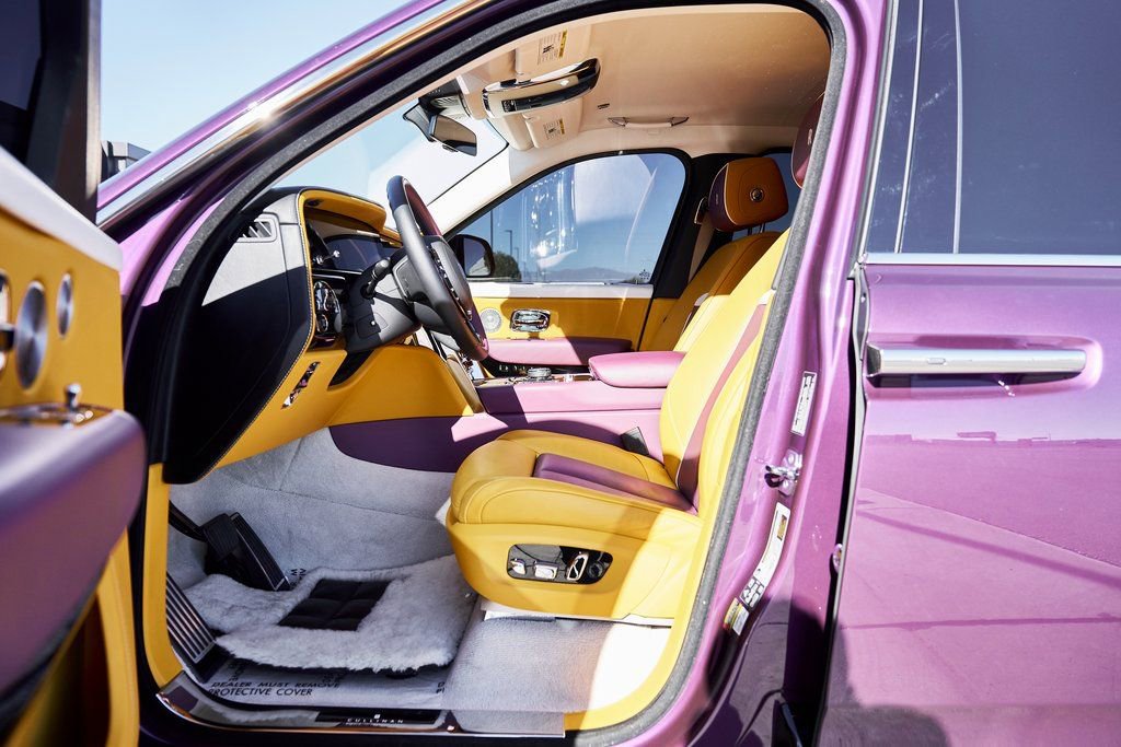 Used 2025 Rolls-Royce Cullinan image 34