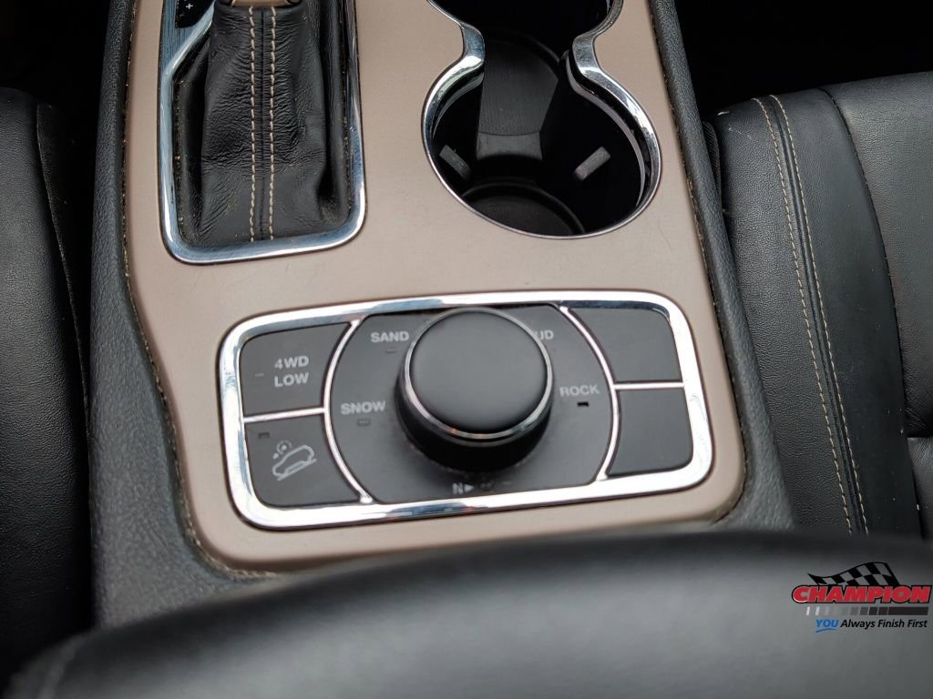 Used 2017 Jeep Grand Cherokee Limited AWD/4WD image 14