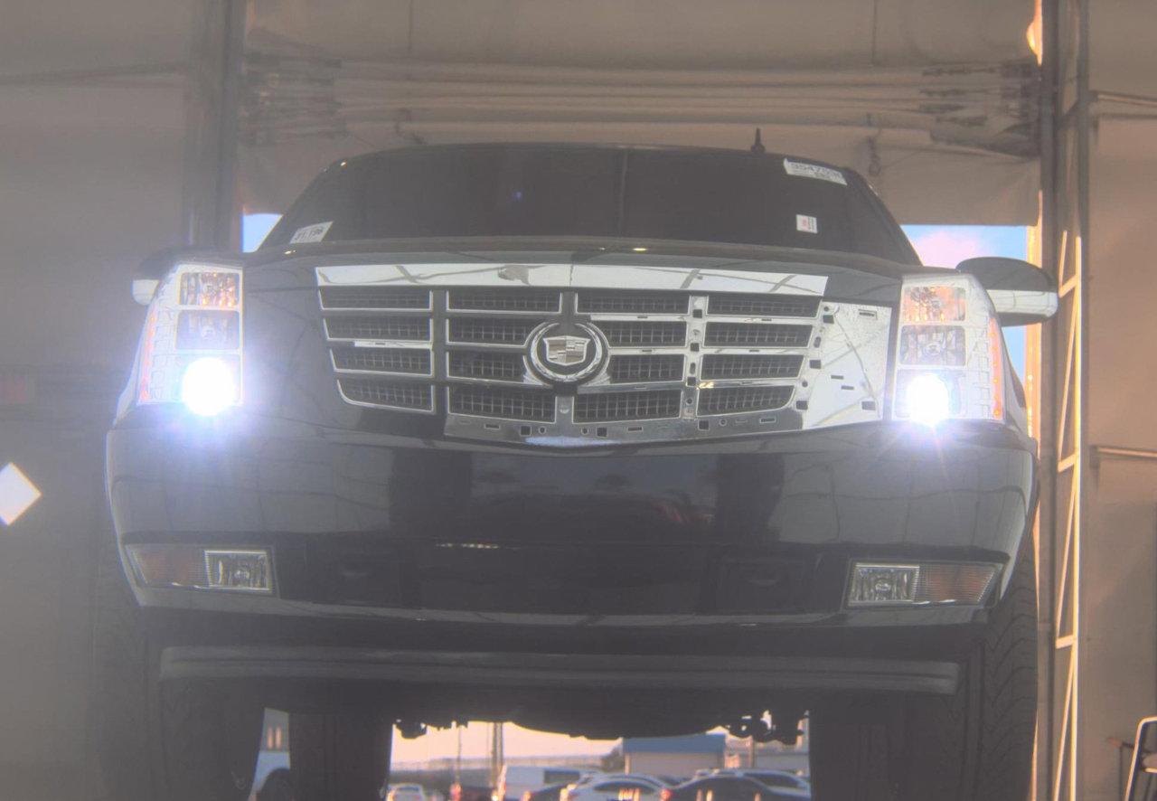 Used 2007 Cadillac Escalade ESV AWD w/ Information Package image 8